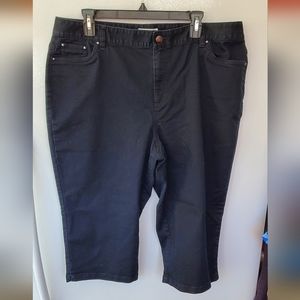 Kim Roger Capri pants. Black. Size 18